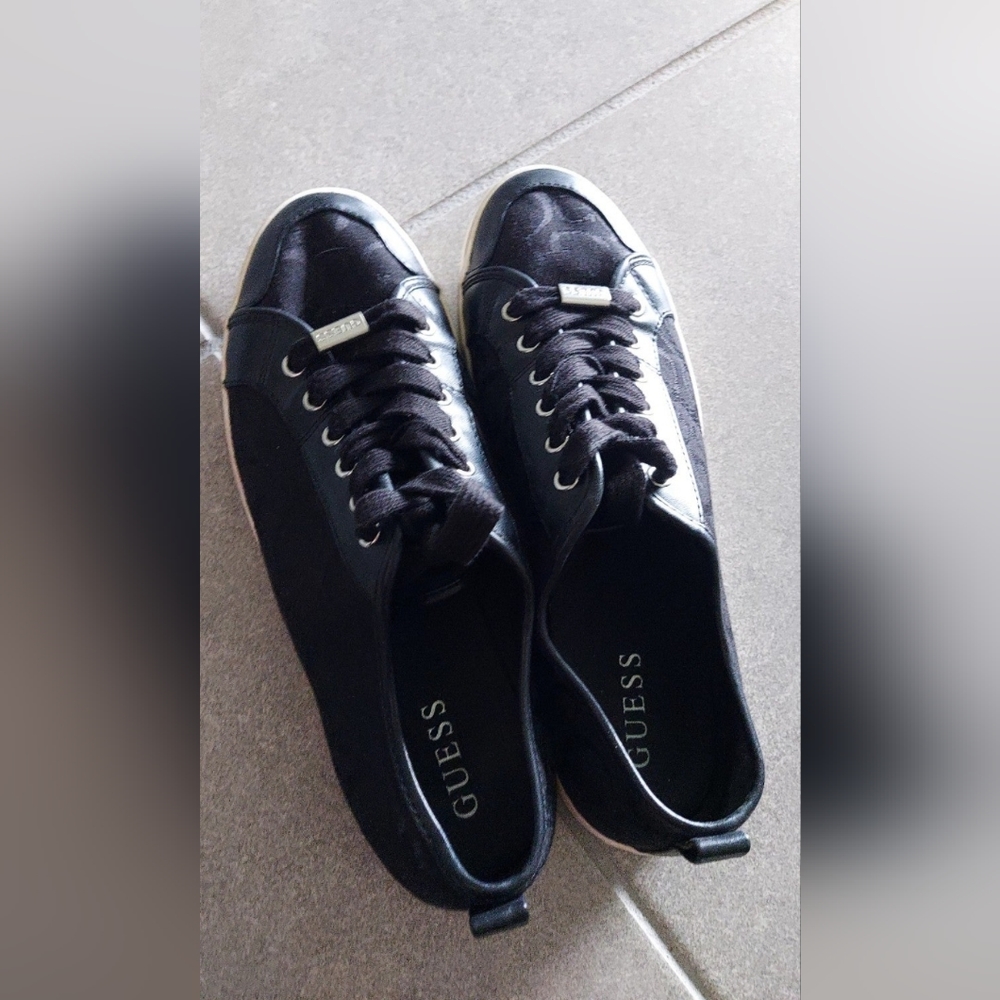 Shoes - Picture 3 of 4